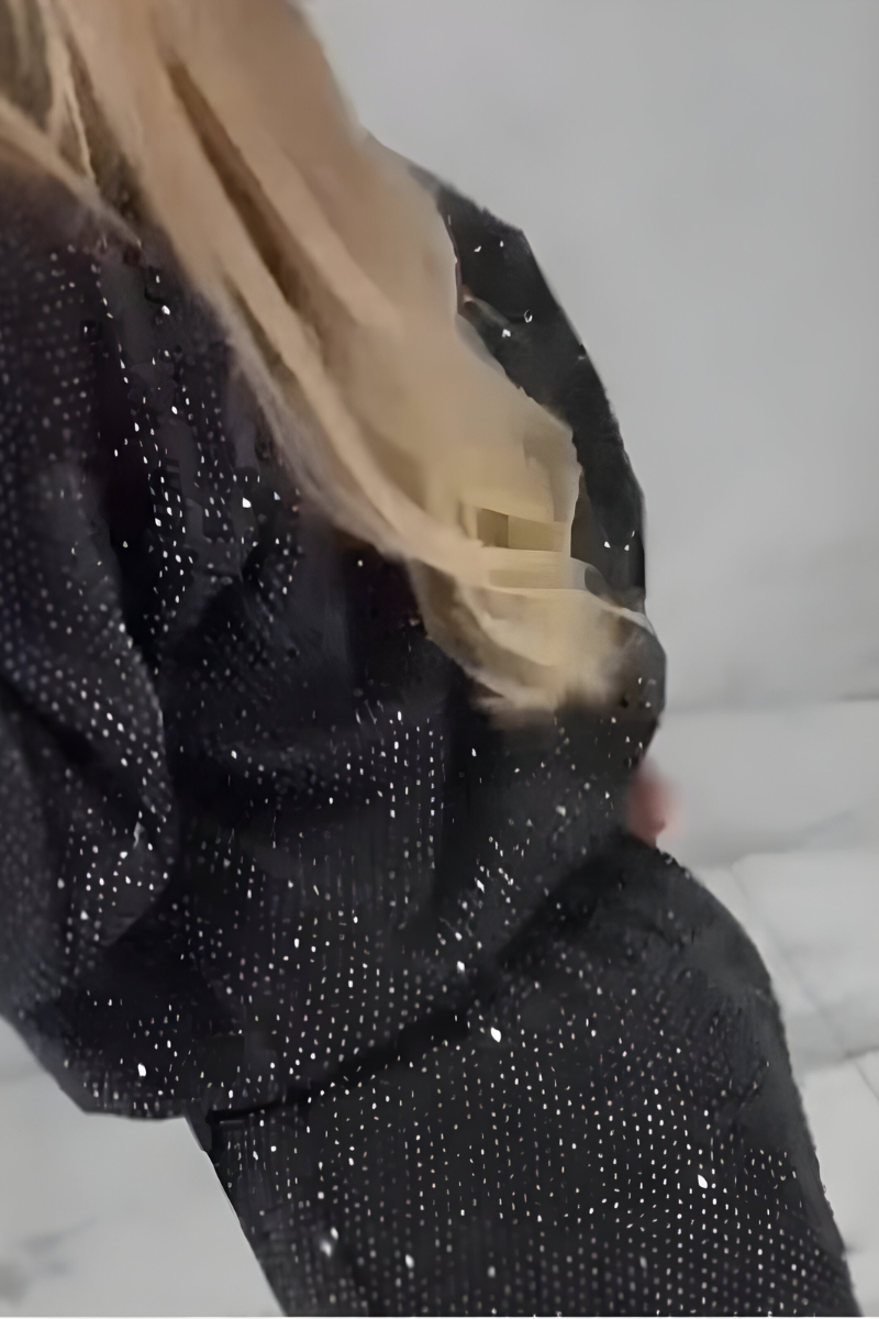 Lyza | Chic Sparkling Lounge Ensemble