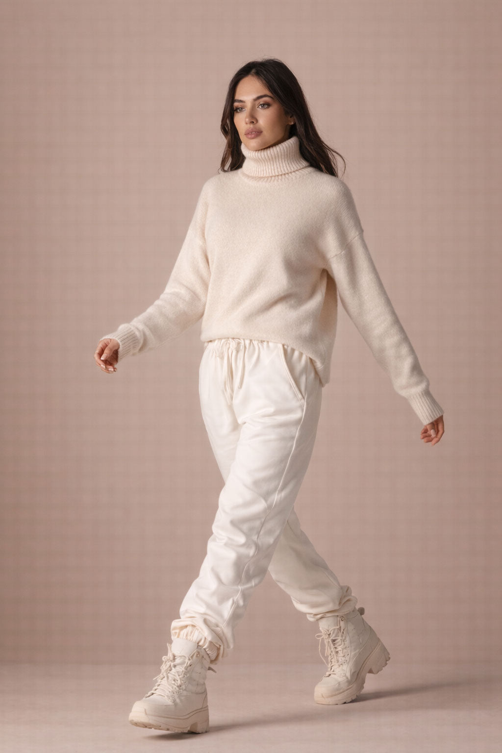 Isabella Cashmere Turtleneck Sweater - Luxe Knit