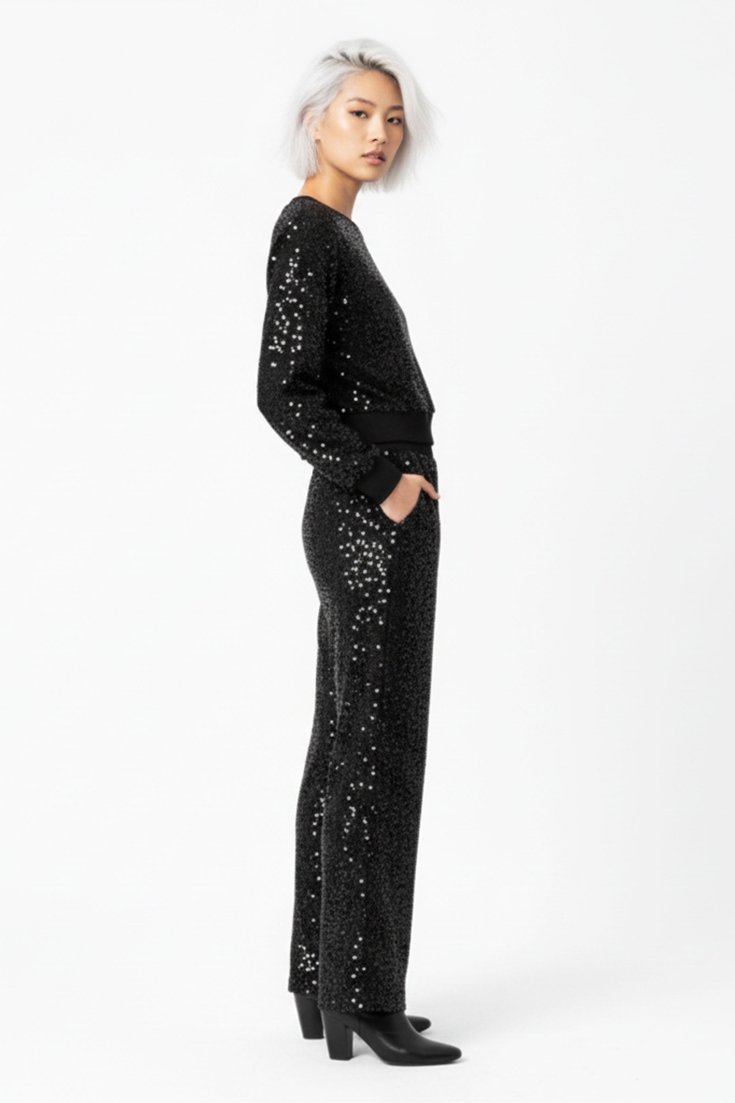 Lyza | Chic Sparkling Lounge Ensemble